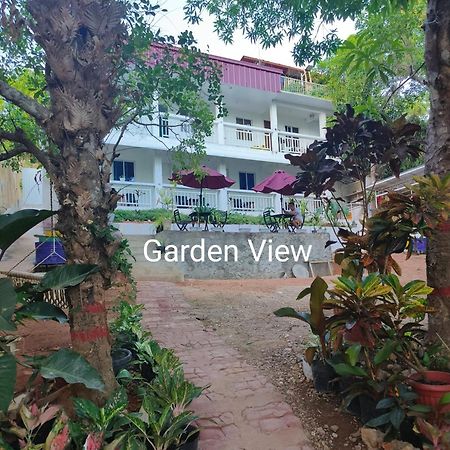 Ani Marie Guest House Coron Exterior photo